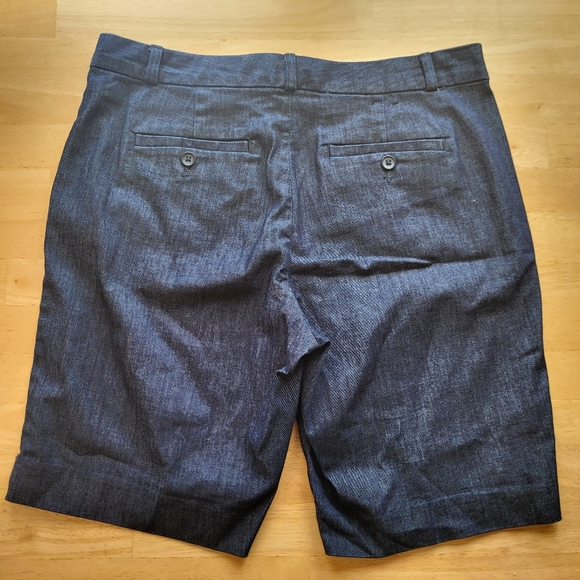 Banana Republic Women's Dark Chambray Flat Front Bermuda Shorts Size 28/6 - Picture 6 of 6